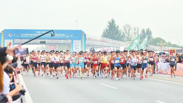 衡水民革助力衡水湖马拉松成功举办