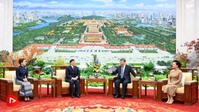 习近平会见泰国国王哇集拉隆功
